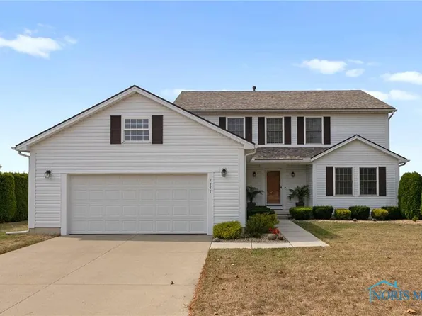 1141 N Finch Dr, Bowling Green, OH 43402