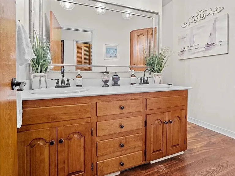 219 Shoreline Rd — Photo 16