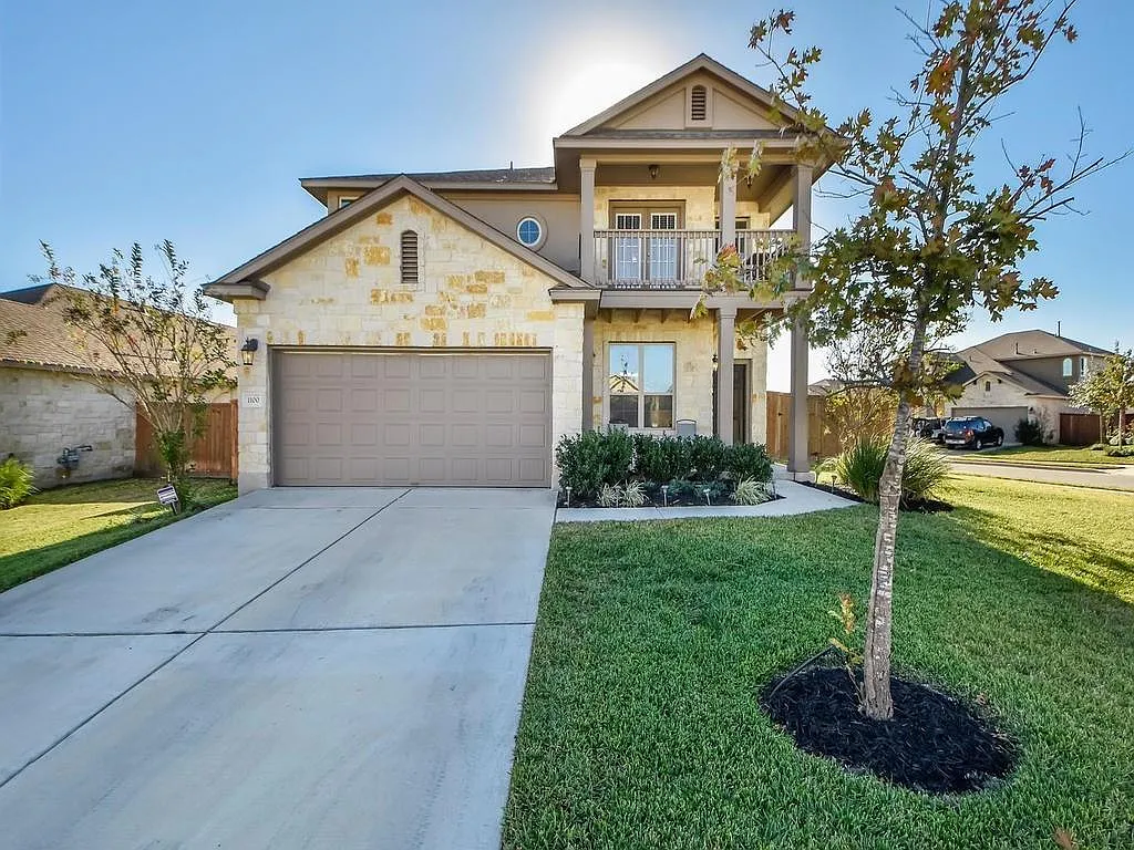 3 bed, 2.5 bath, 2010 sqft, $2,295 — Photo 2