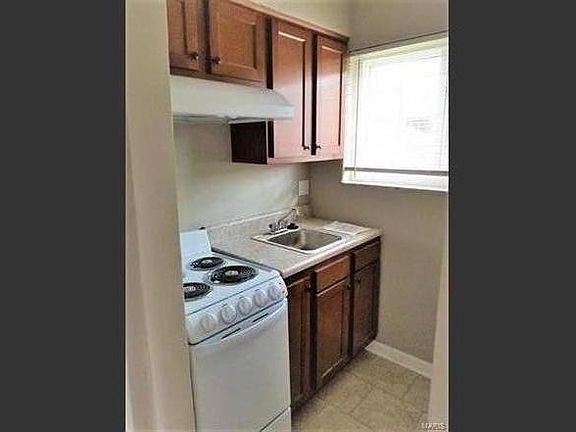 2nd image of 3115 Henrietta St #15R