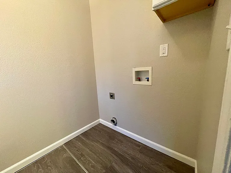 219 N Race St #B — Photo 5