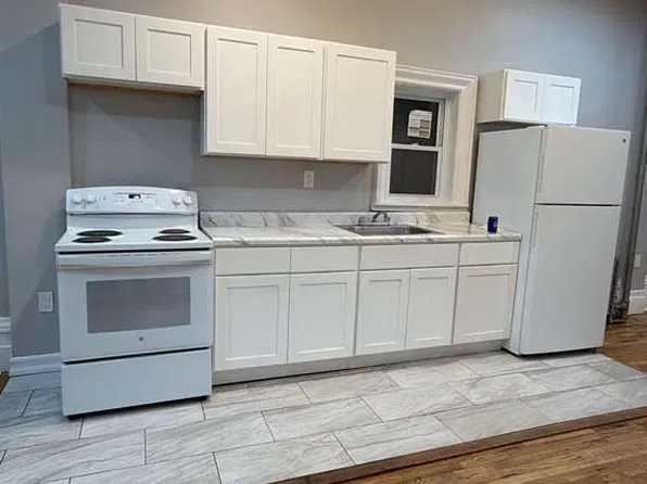 238 E 207th St #2B, Bronx, NY 10467