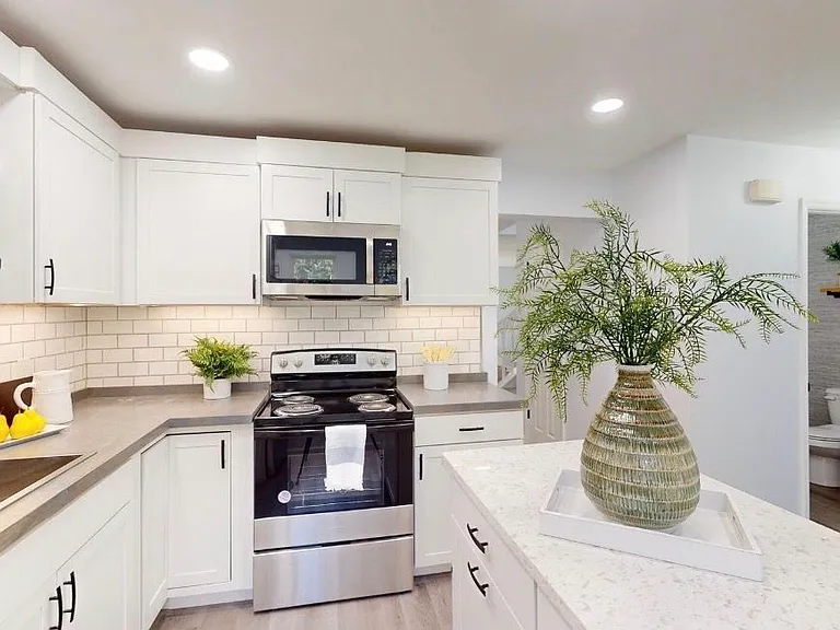 536 Candida Dr — Photo 2