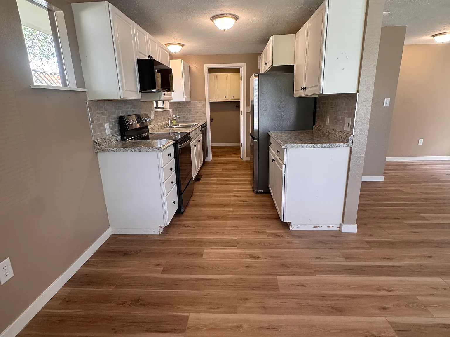 2 bed, 1008 sqft, $2,335 — Photo 4