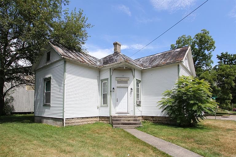 1st image of 214 E Warren St