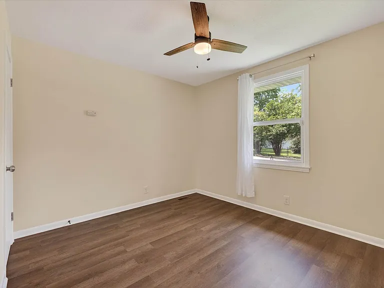 37 Hillsboro Rd — Photo 30