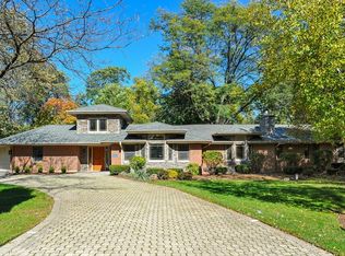 18 Oakwood Dr, Prospect Heights, IL 60070