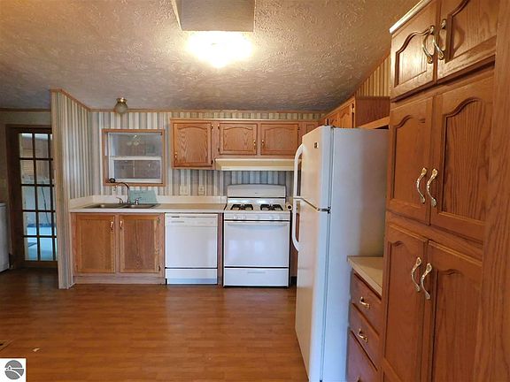 4th image of 4087 W Circle Dr NE