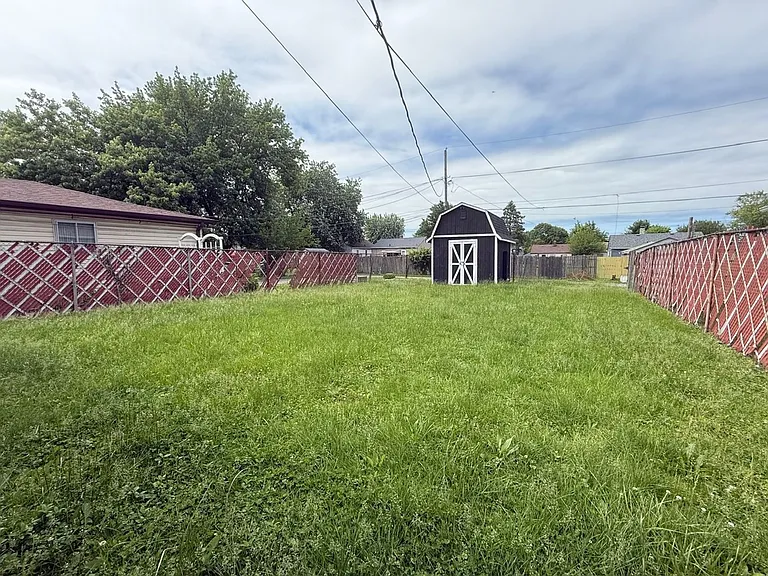 3706 Hoyt Ave — Photo 3