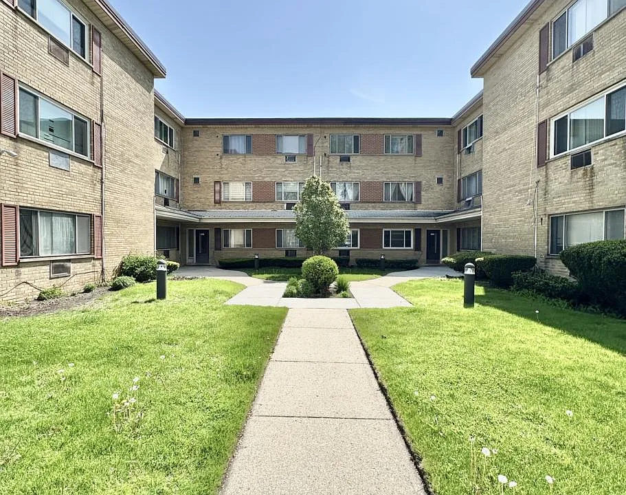 9207 Skokie Blvd #106