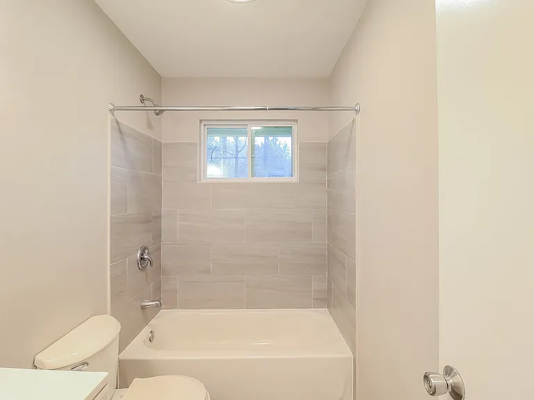 599687_027_bathroom_13526933.jpg