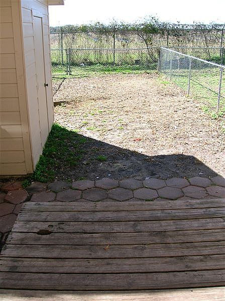 nice back yard and shed. 806 Navidad has wood fence, not qui