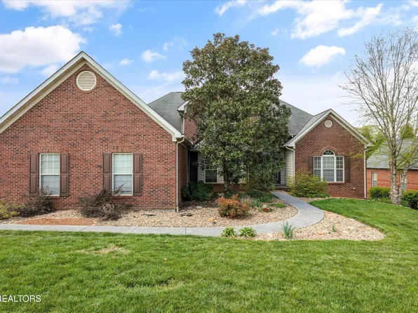1725 Burnside Dr, Maryville, TN 37801