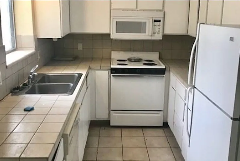 3 bed, 912 sqft, $1,300 — Photo 2