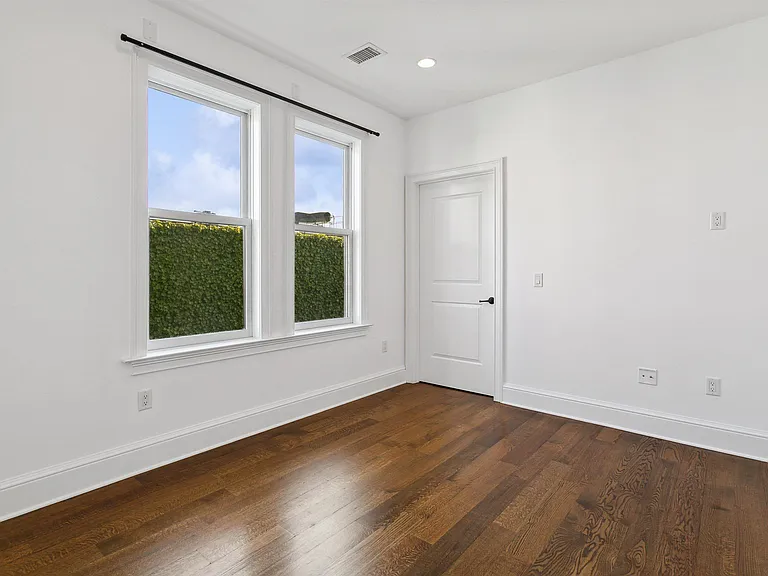 231 1st St #4G — Photo 14