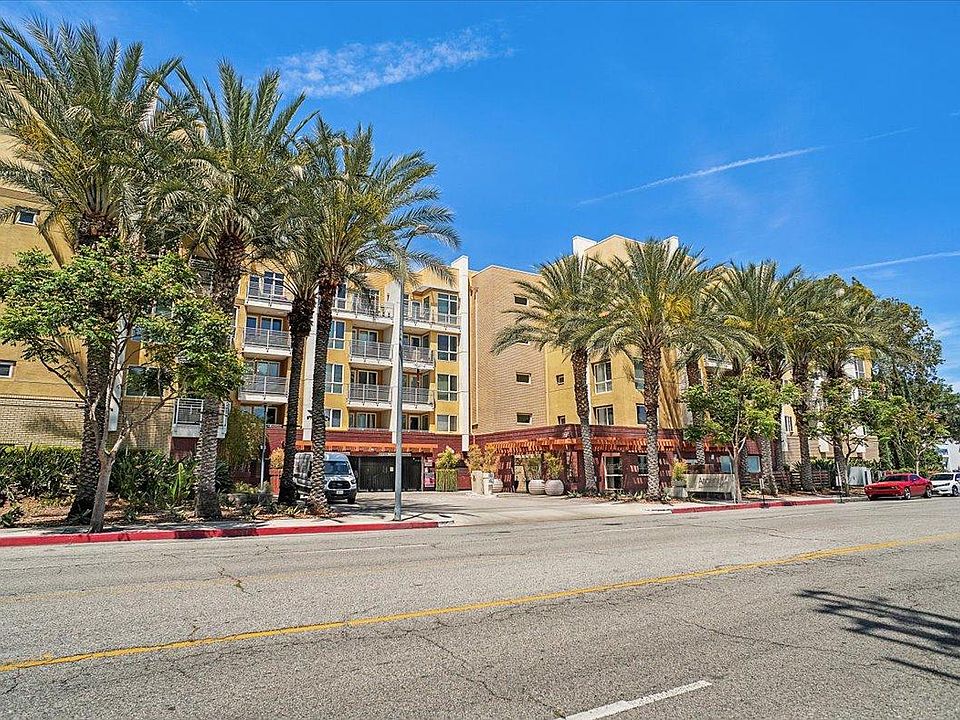1st image of 21301 Erwin St Unit 425