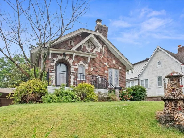 9404 Lavern Pl, Saint Louis, MO 63123