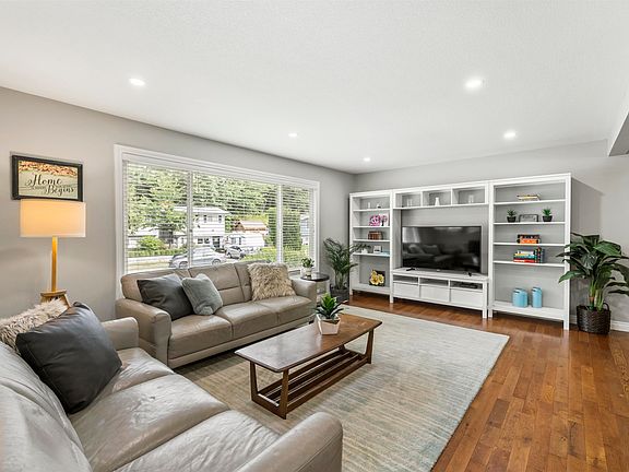 5th image of 2454 Aladdin Cres