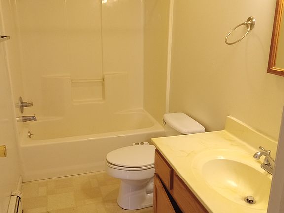 4th image of 597 Bross St APT 16