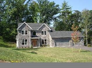 160 Treetops Dr, State College, PA 16801