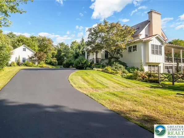 222 Clump Rd, Green Lane, PA 18054