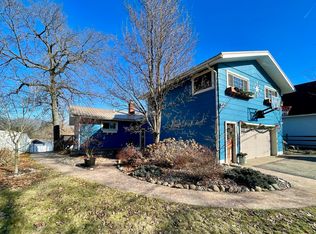 1457 Hickory Rd, Hillsdale, MI 49242