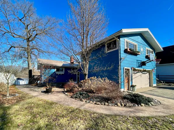 1457 Hickory Rd, Hillsdale, MI 49242