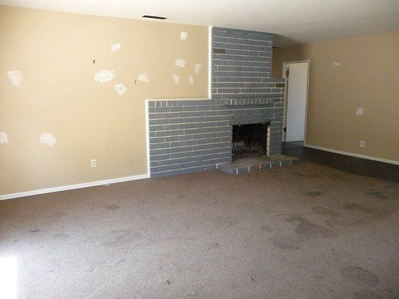 3rd image of 3953 Maricopa Dr
