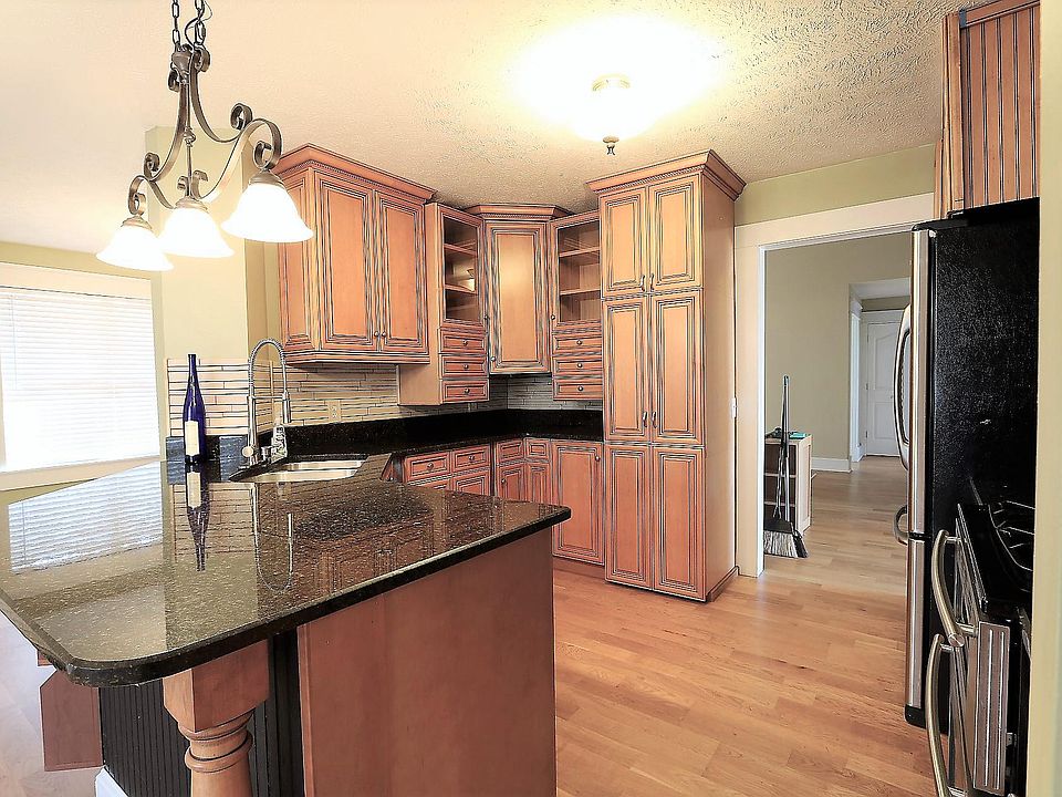 2nd image of 506 Woodland Hills Dr