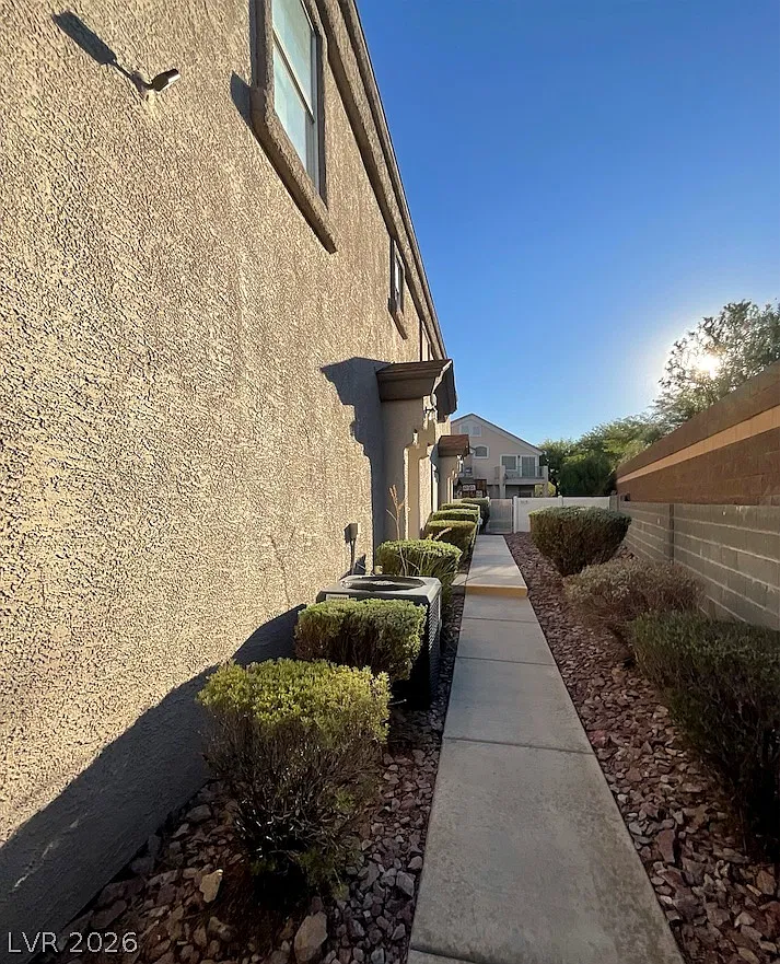 2 bed, 2.0 bath, 1069 sqft, $1,420 — Photo 3