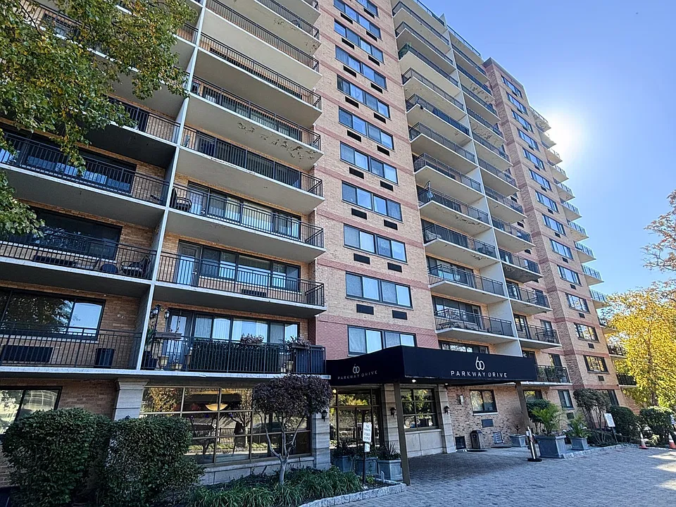 60 Parkway Dr E #9H