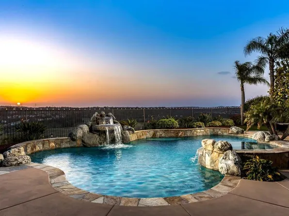 6907 Amber Ln, Carlsbad, CA 92009
