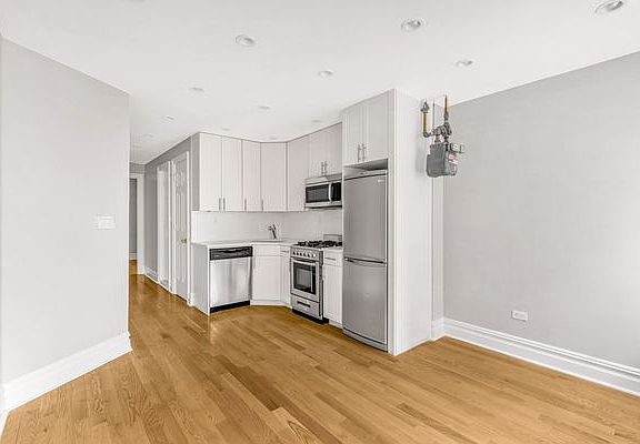 4th image of 544 W 50th St #5F