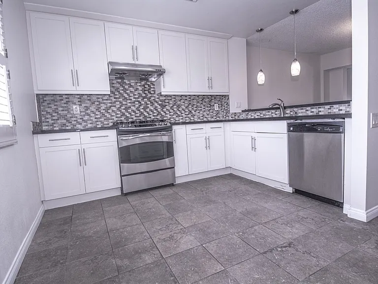 848 W Huntington Dr #28 — Photo 6