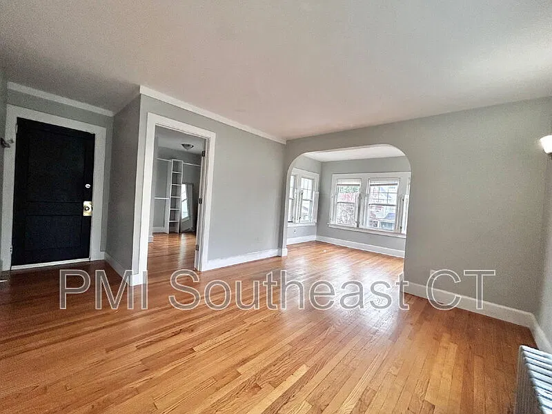 3 bed, 1.0 bath, 1223 sqft, $1,950 — Photo 2