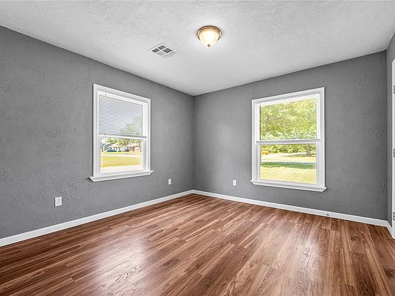 5th image of 827 S 20th St
