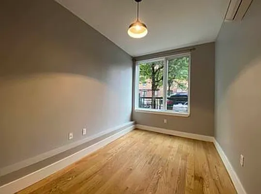 Bedroom, photo 1