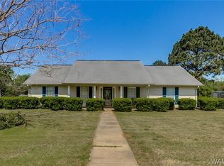 983 Valley View Gardens Cir, Moundville, AL 35474