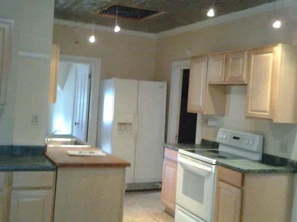 229 Cottage St Floor 3, Pawtucket, RI 02860