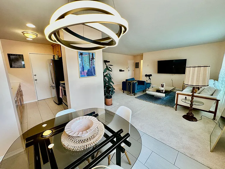 960 Larrabee St #222 — Photo 6