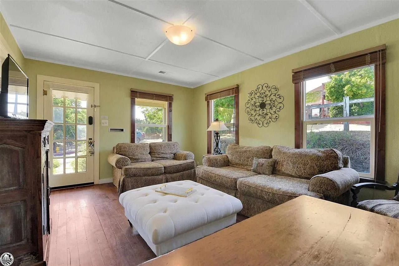 2 bed, 936 sqft, $1,850 — Photo 3