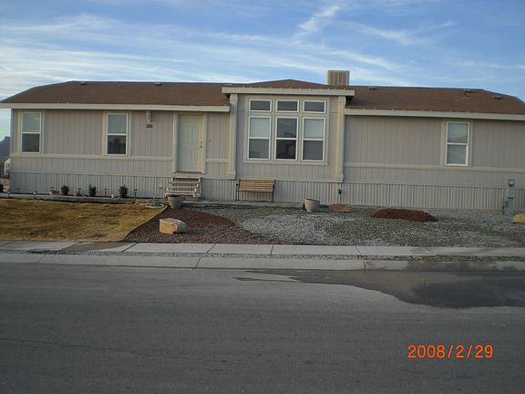 Appealing front yard!