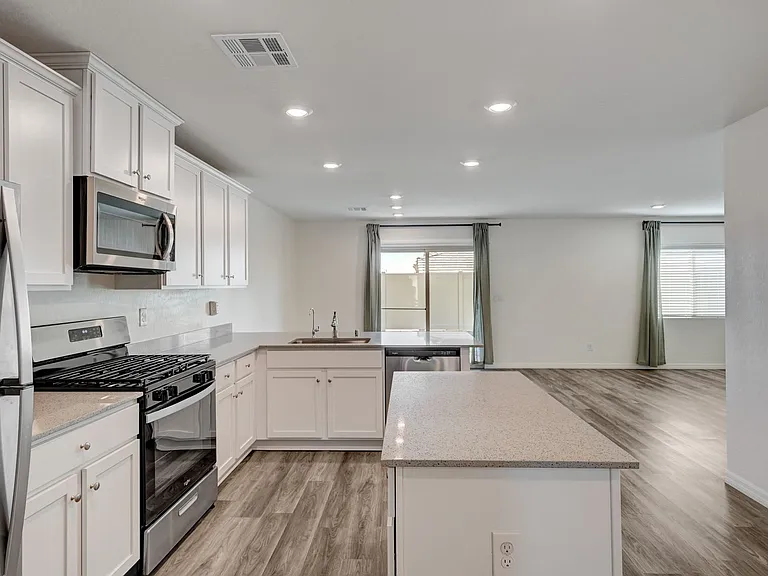 4116 Gold Desert St — Photo 9