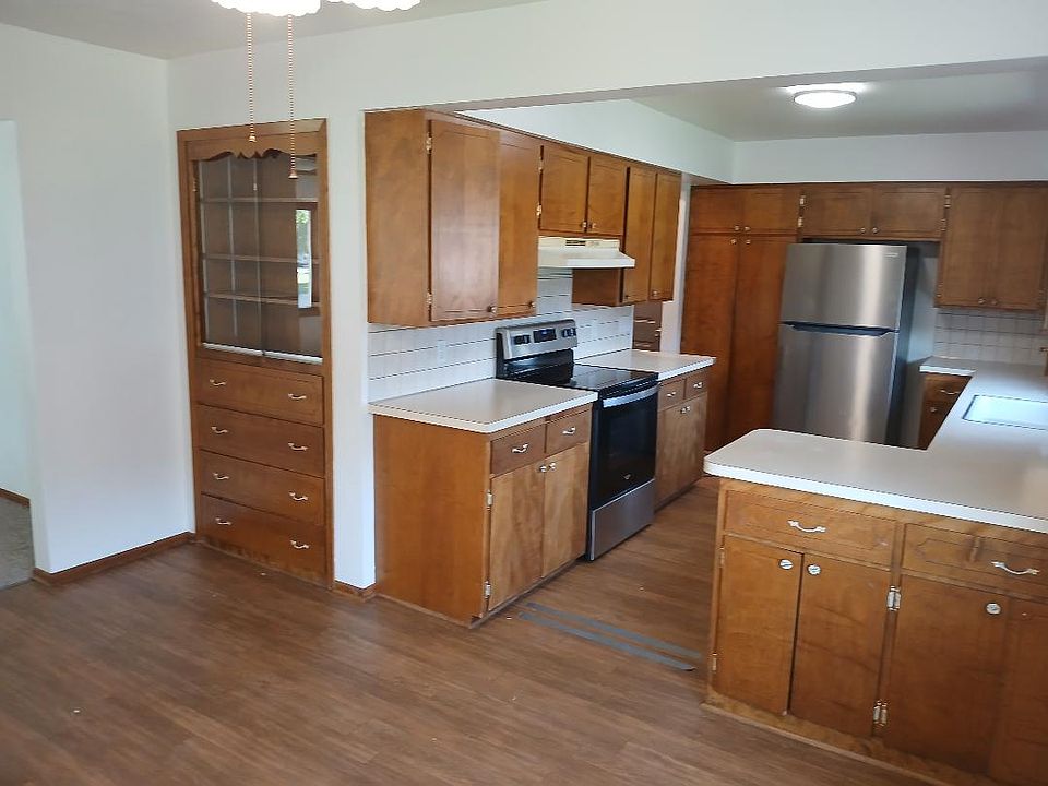 2nd image of 425 12th St SE