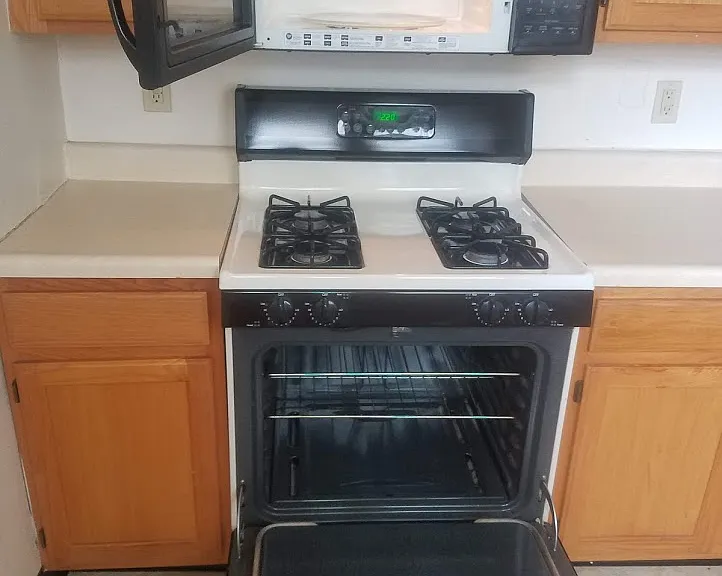 Poplar Place — Photo 9