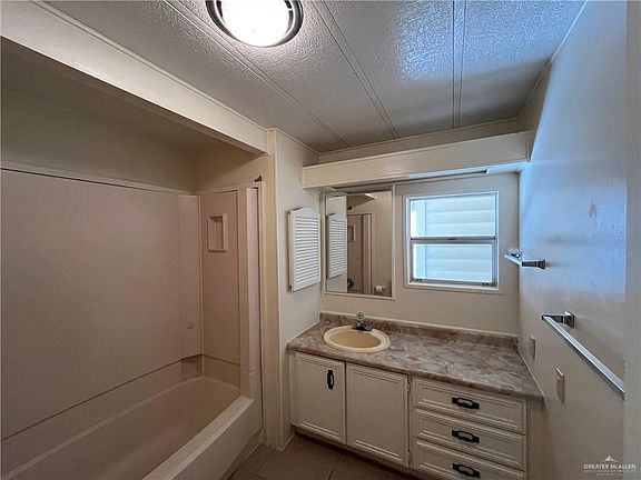 4th image of 909 Palm Dr