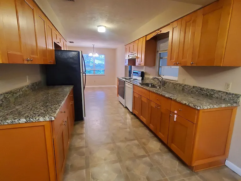 8503 SW 203rd Ct — Photo 11