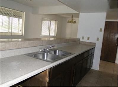 3rd image of 808 N Spur Cir