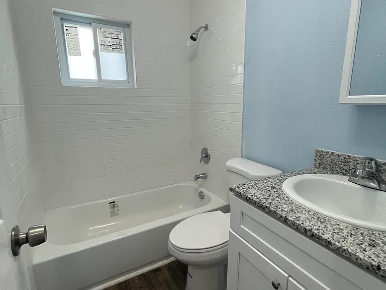 1109 NW 6th Ave #1 — Photo 3