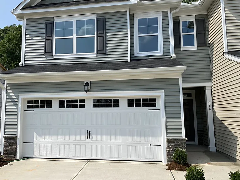 216 Hiking Hill Ln — Photo 2